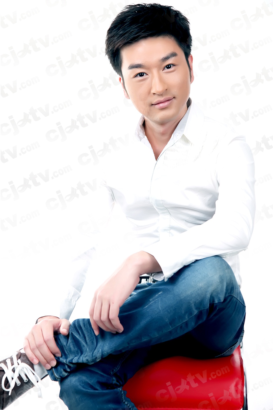  p data-id="go03no2tww">徐庆元,男,河南郑州人,江西电视台都市频道