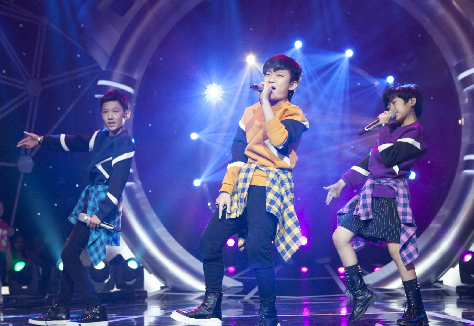 中国新声代第三季 /a>学员,"节奏小子"谢昊轩时尚潮流的苏格兰裙搭配