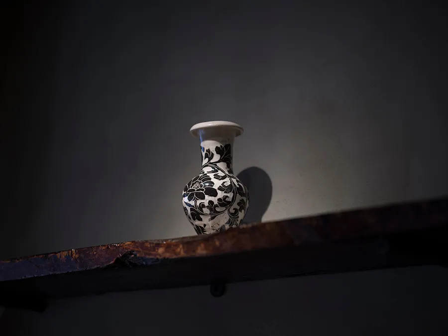 黑白之间见素雅_百科TA说
