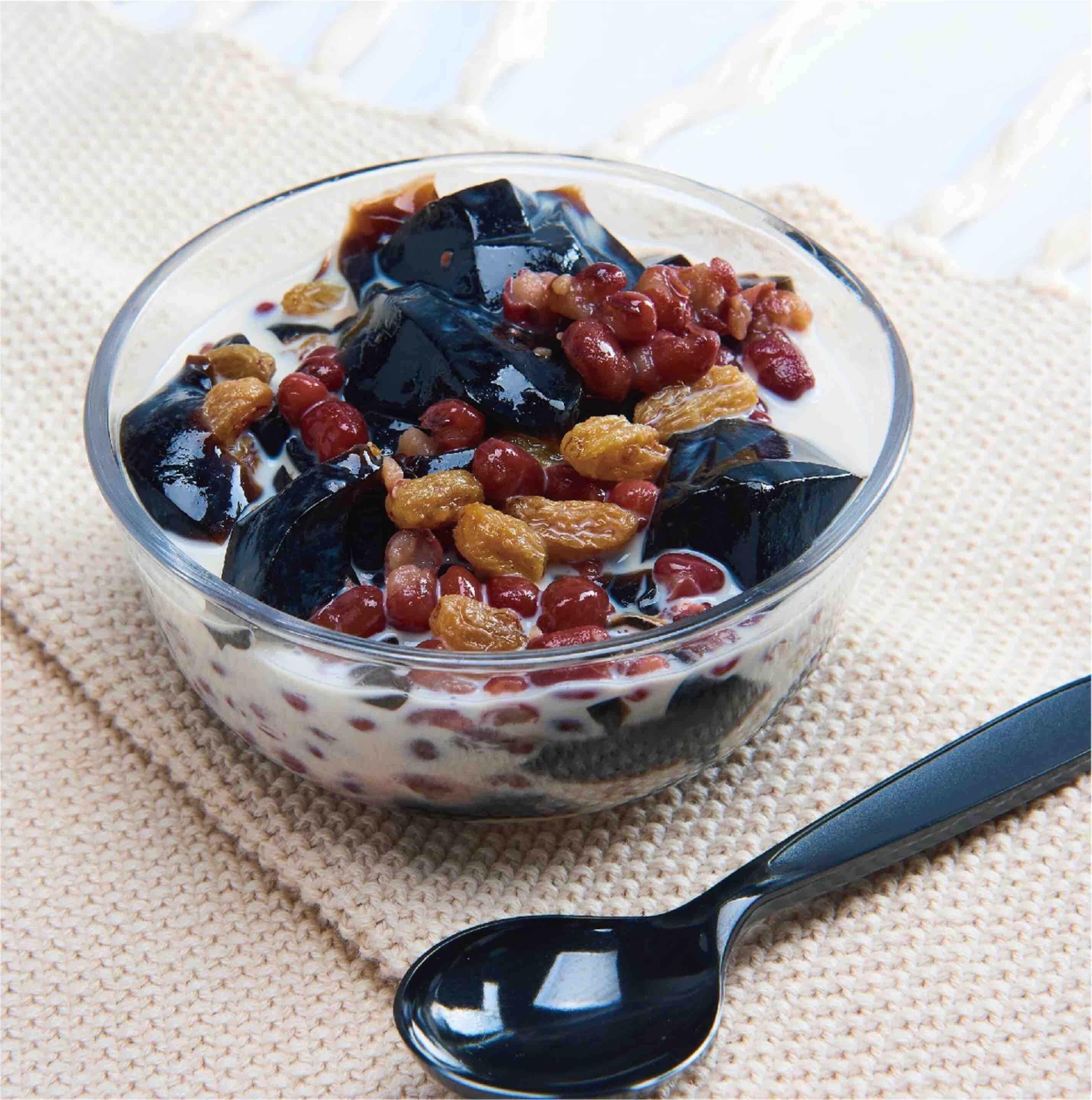  p>烧仙草是福建闽西南地区的传统特色饮品,其中在中国国内正宗的古早