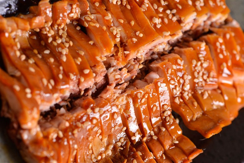  p data-id="gnao7rry1z">卤兔肉是一道以兔子,菠菜等为主要食材制作