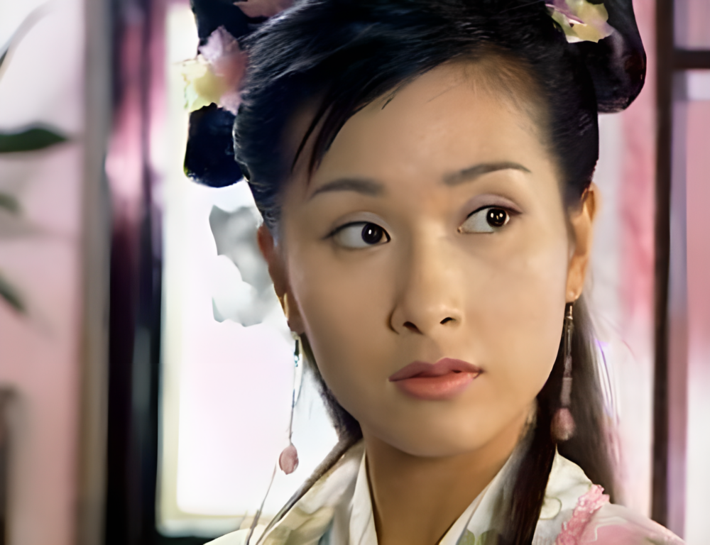 白羽彤,女,2002年电视剧《大醉侠》中的人物