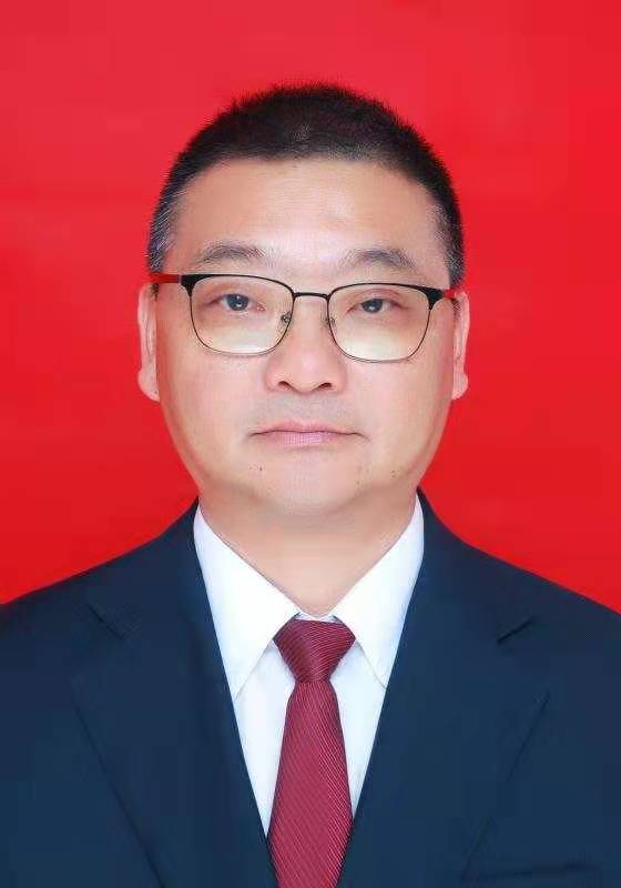  p>何泽良,男,汉族,1974年11月出生,大学,中共党员,现任重庆市大足区