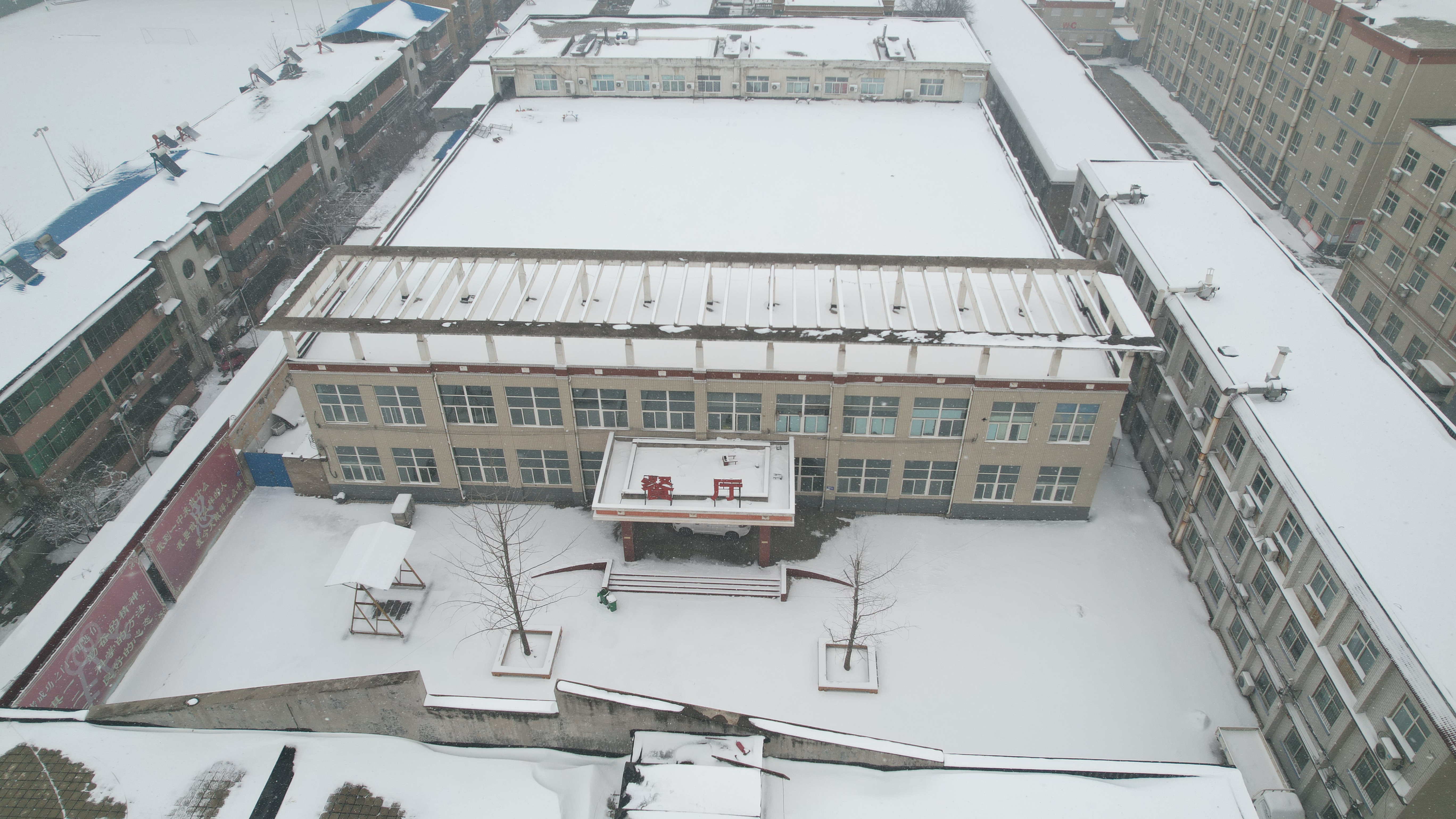 2004年筹建,2005年投入使用的封丘一中新校区占地220亩,封丘县