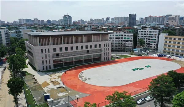 位于市百花路中段,在芙蓉小学北面,玉兰中学东面