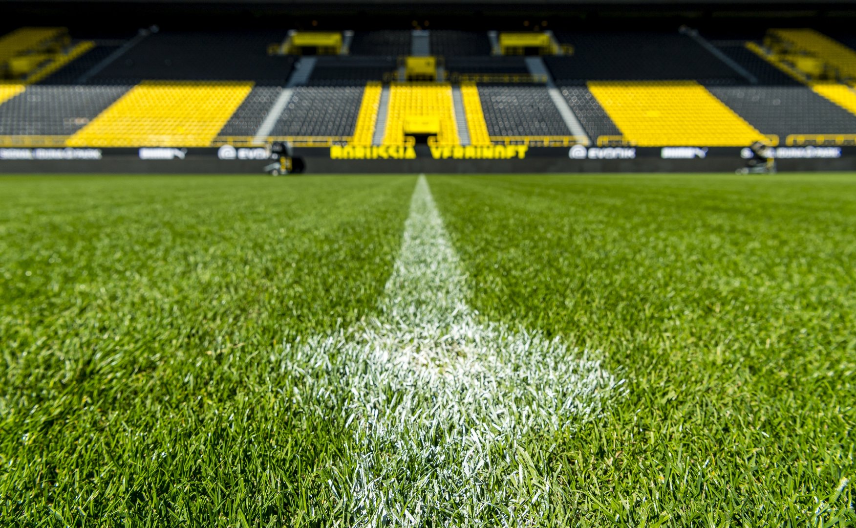  p>伊杜纳信号公园球场(signal iduna park)是德甲球队 a target="