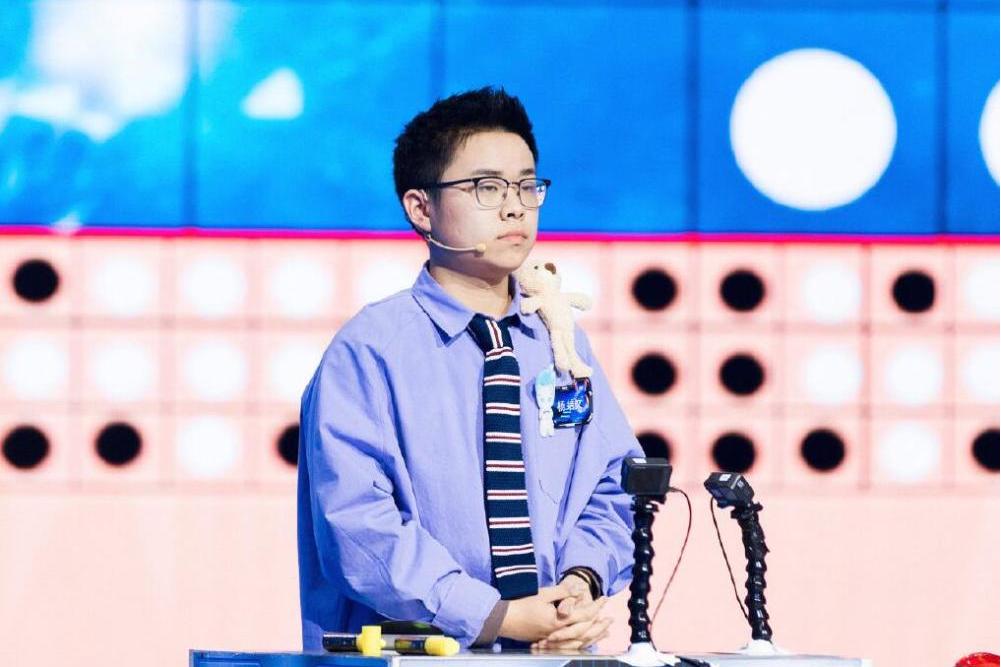 data-id="2hw1spo9mfy">杨培文,出生日期为2001年2月8日,来自清华大学