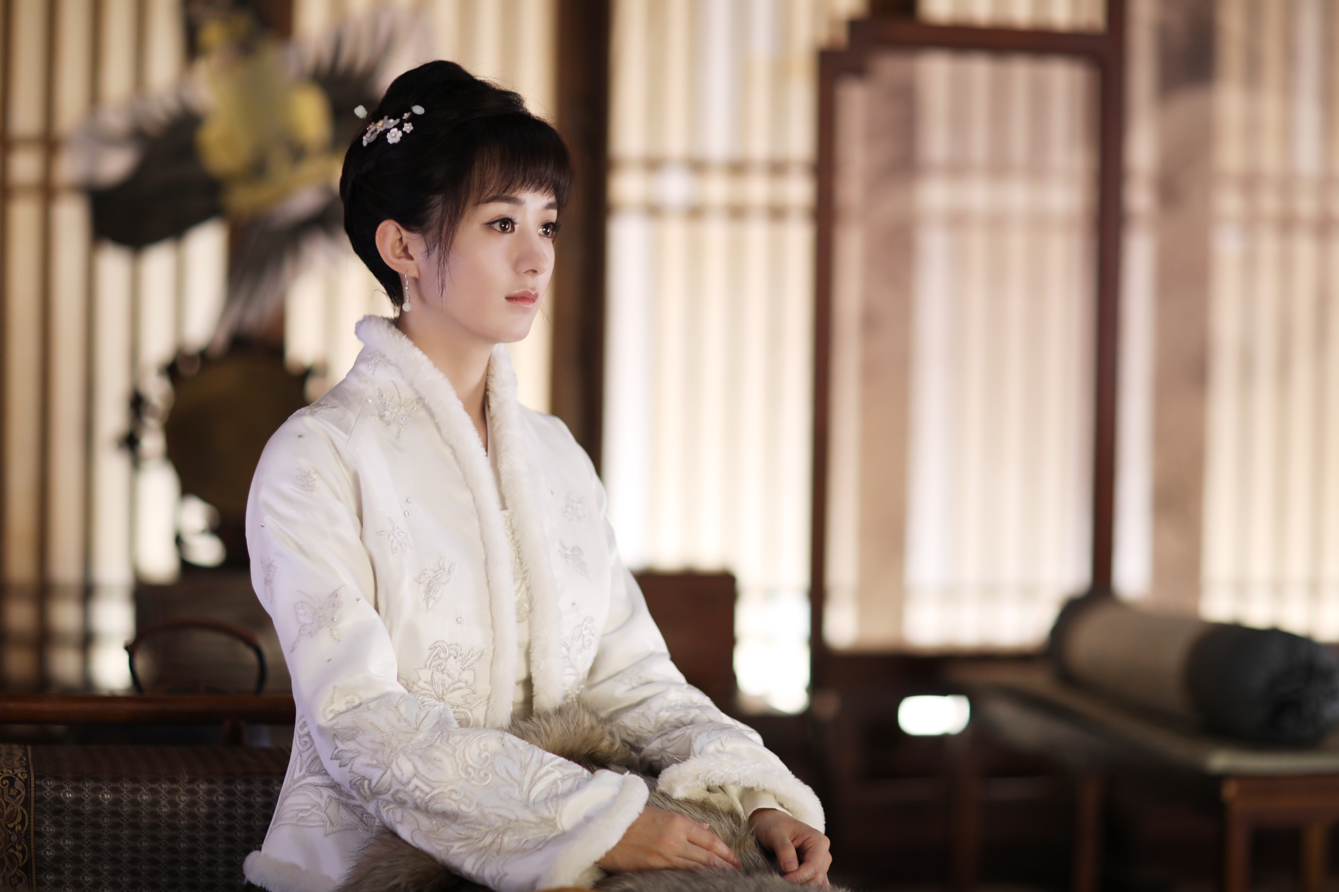  p>赵丽颖,1987年10月16日出生于河北省廊坊市,中国内地影视女演员.