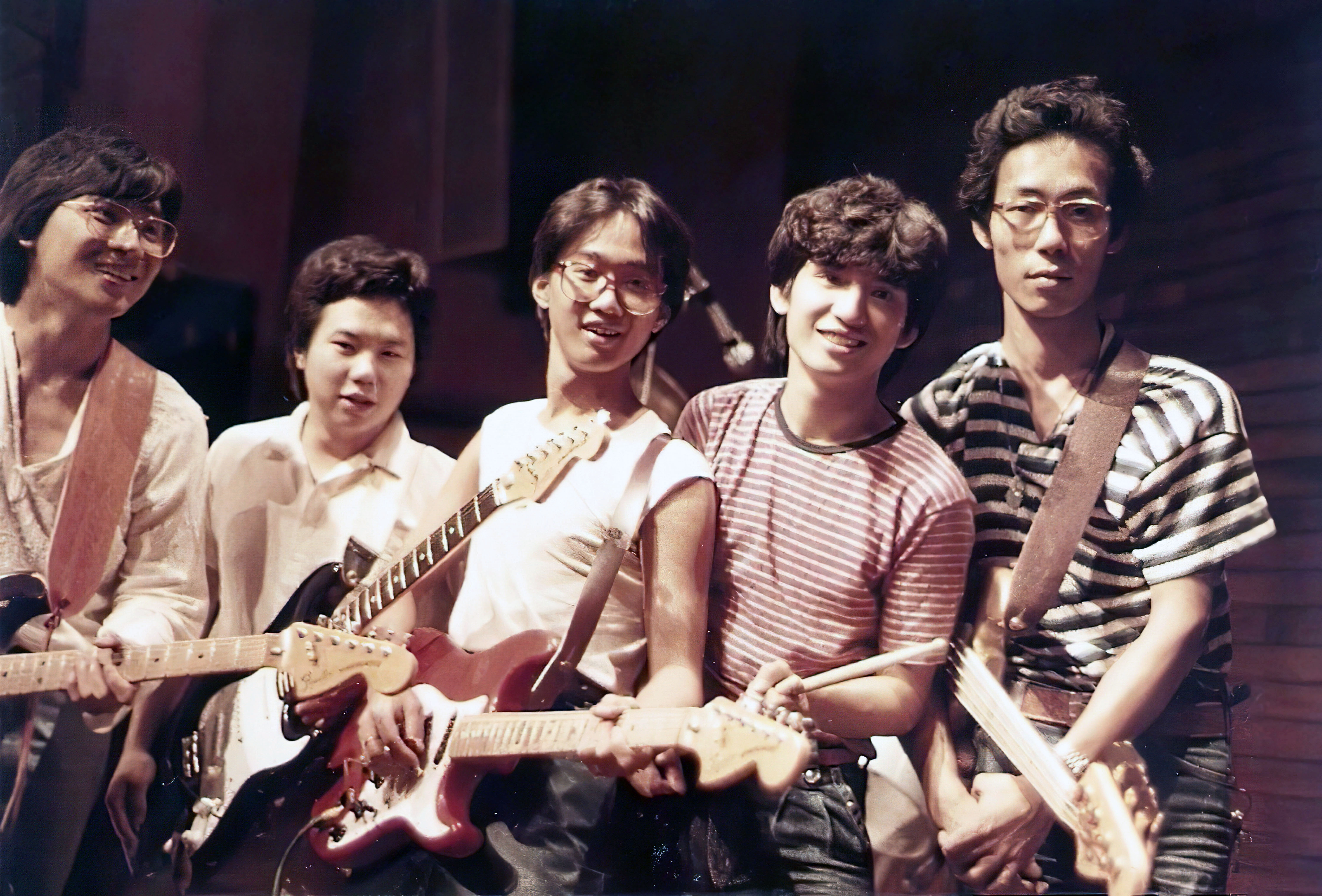 人,吉他手,摇滚乐队 a target="_blank" href="/item/beyond/105997"