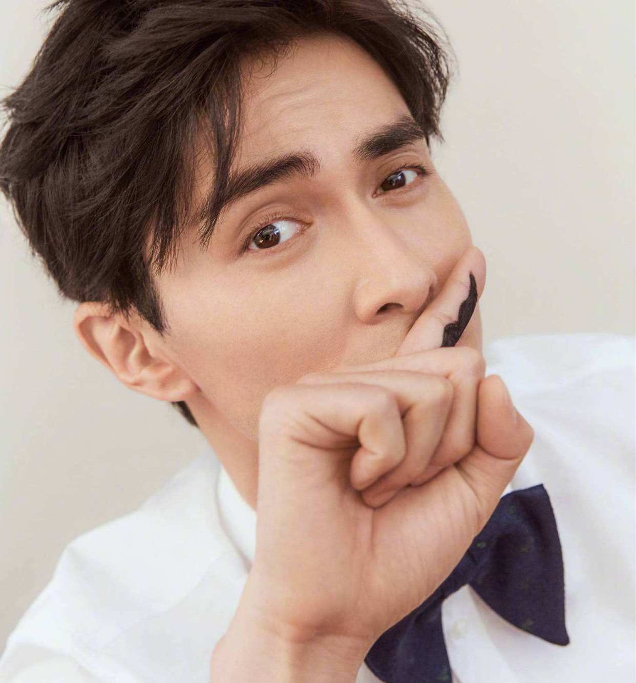 高伟光：是努力成就了的他｜但其爱情如谜，曾有3段绯闻_百科TA说