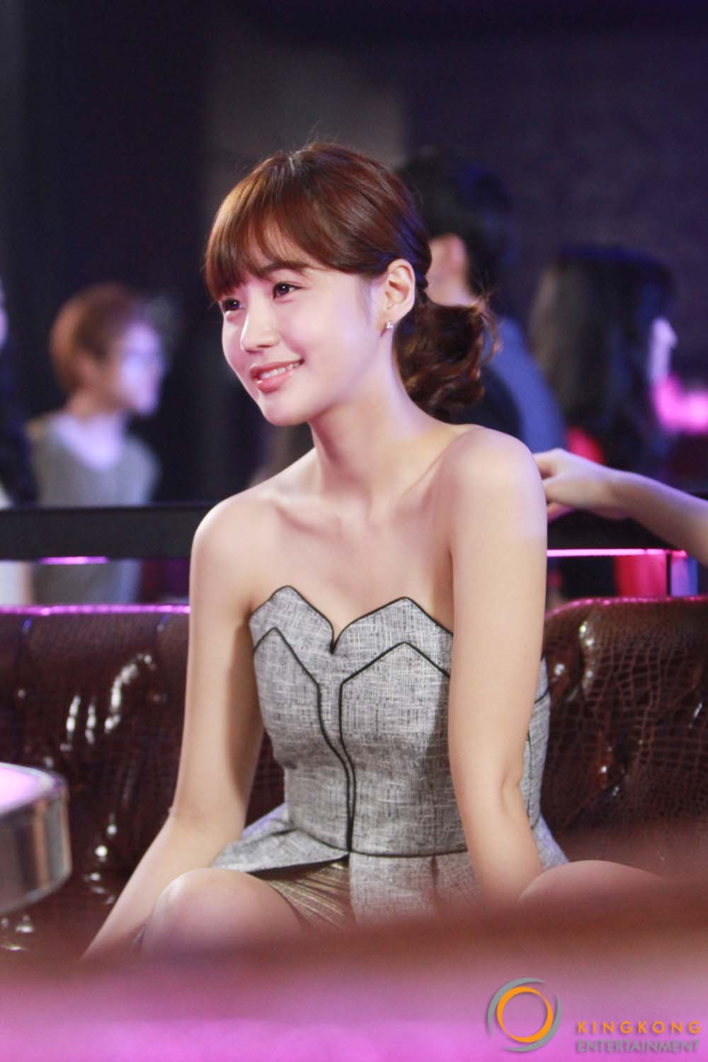  p>尹真伊(yoon ji ni),1990年7月27日出生于韩国大田广域市,毕业于 a