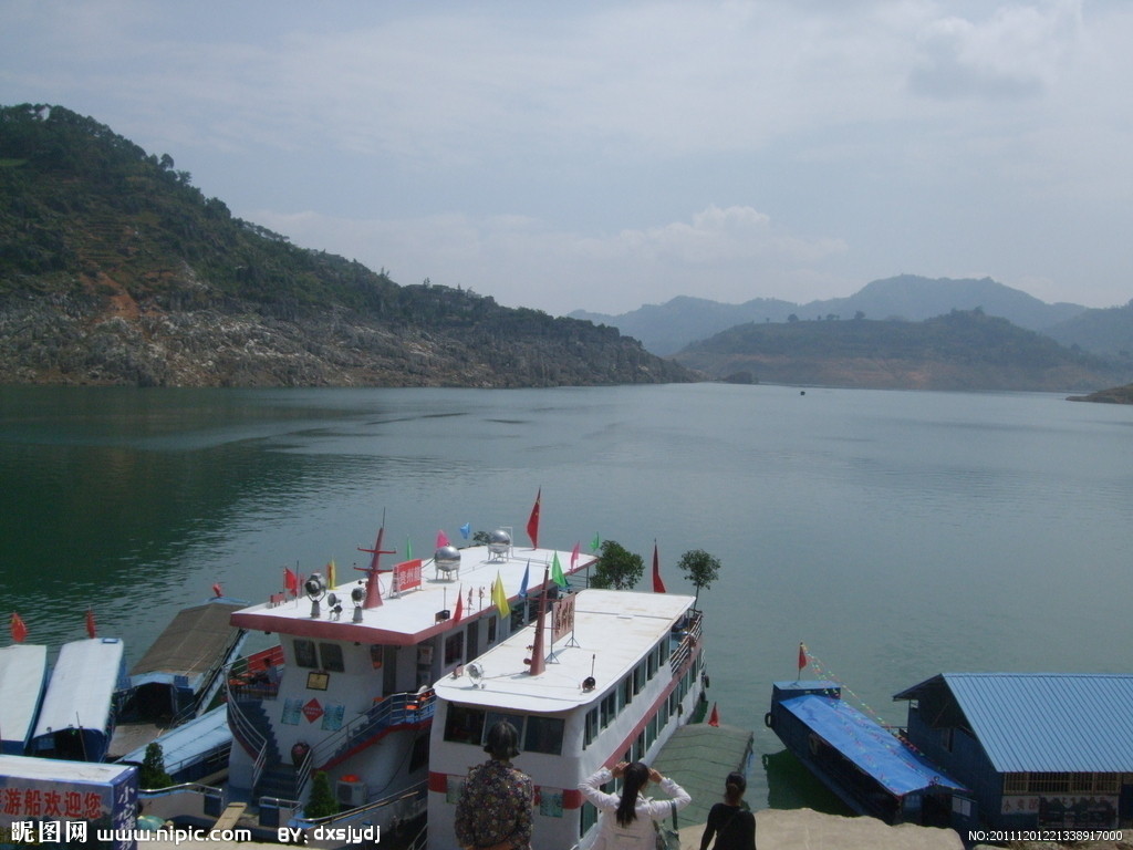  p>红椿码头是 a target="_blank" href="/item/万峰湖">万峰湖 /a>