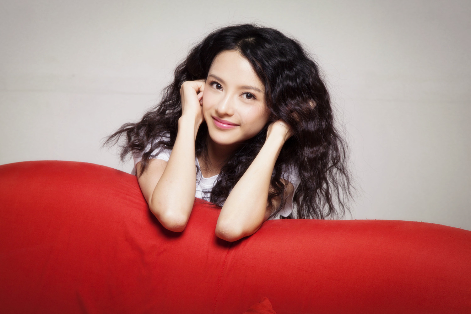  p>张芷溪(zhang zhi xi),本名张熙,1987年10月7日出生于甘肃省陇南市