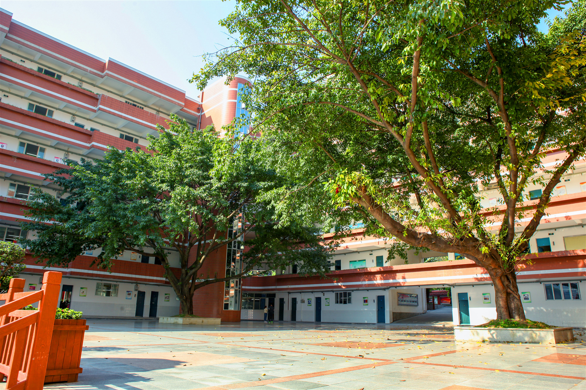 重庆市田家炳中学