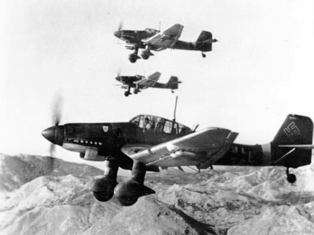 ju-87 斯图卡俯冲轰炸机