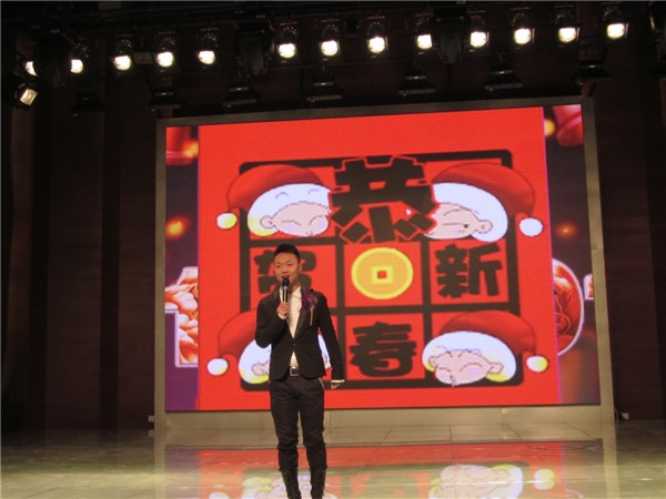  p>王牌,原名王维.1986年9月21日出生于四川省乐山市沐川县.