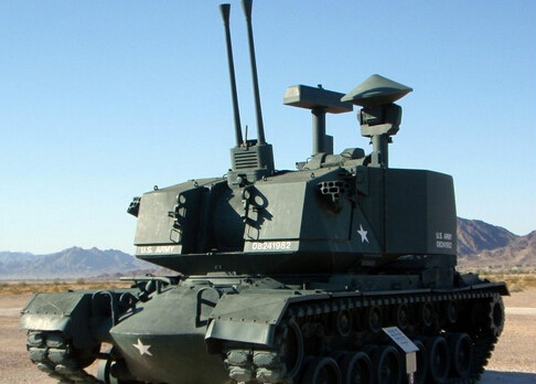 美国陆军决定研制一种新型师属自行高射炮,并制定了"divads"计划,即"