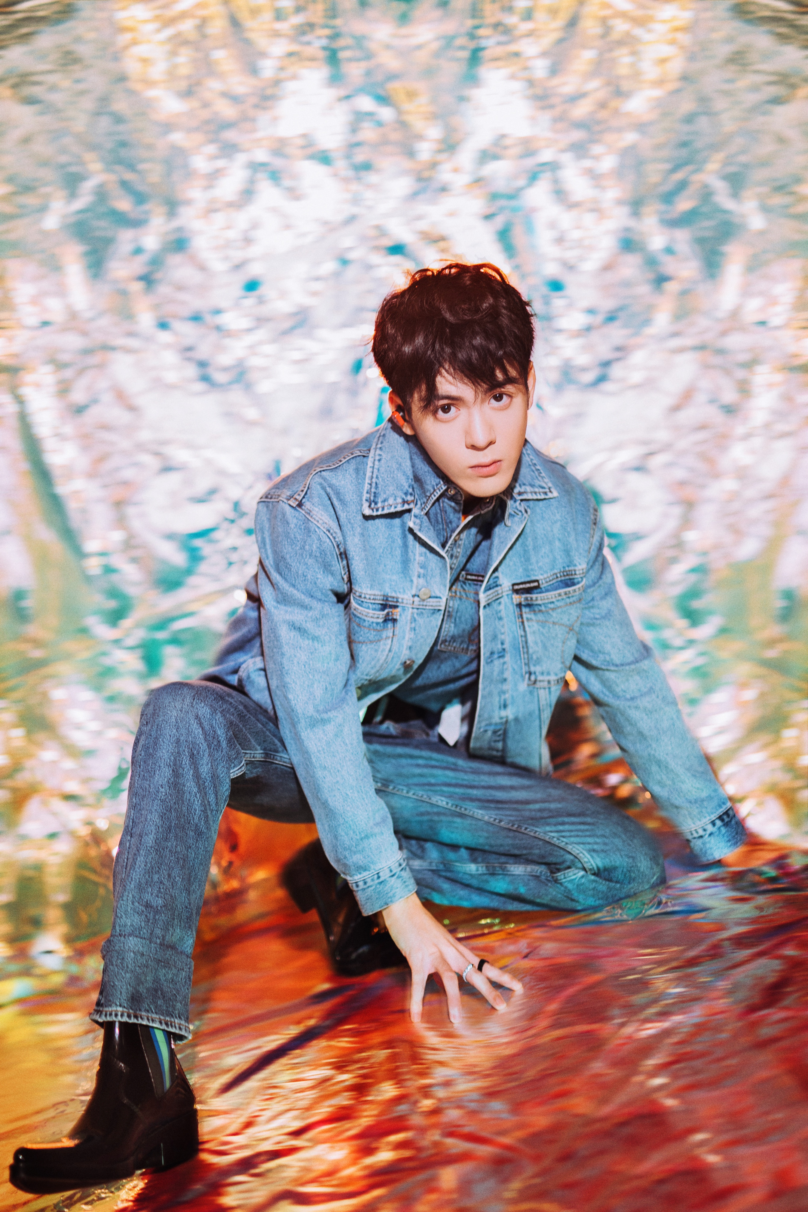 i>,原名曾威航,1996年10月9日出生于广东省深圳市,中国内地影视男演员