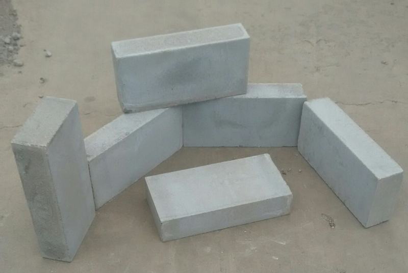  p>蒸压粉煤灰砖是指以粉煤灰,石灰或水泥为主要原料,掺加适量石膏和