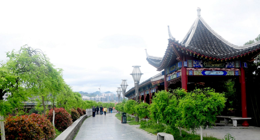  p data-id="gnzztgzead">三江公园位于三江交汇处,是市区中心休闲