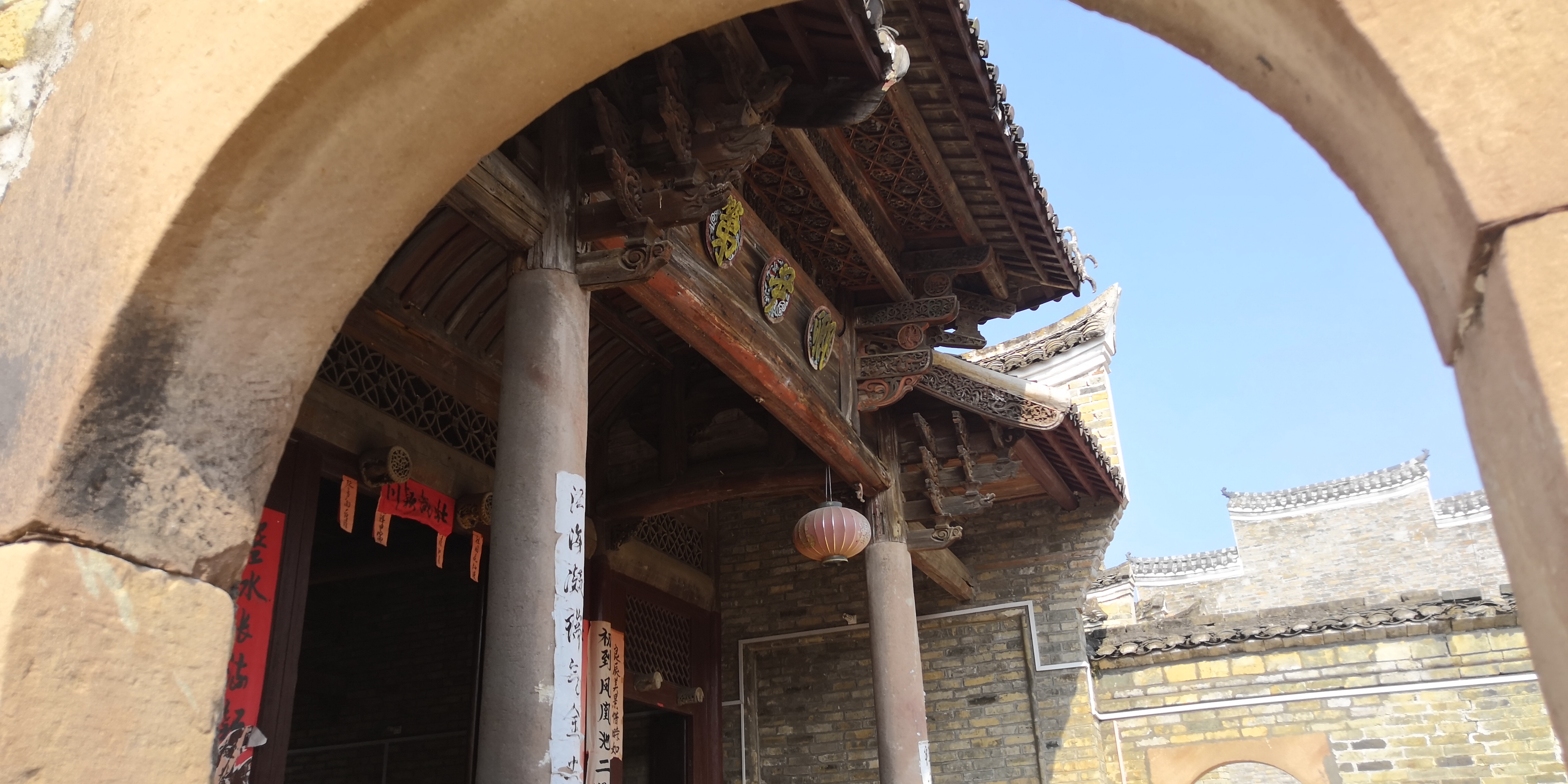  p>越国世家宗祠位于安远县长沙乡筼筜村,始建明成化丁亥年(1467年)明