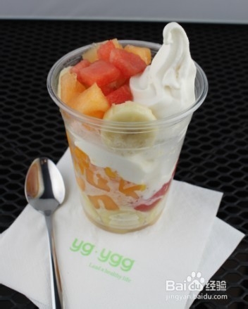 水果酸奶冰淇淋
