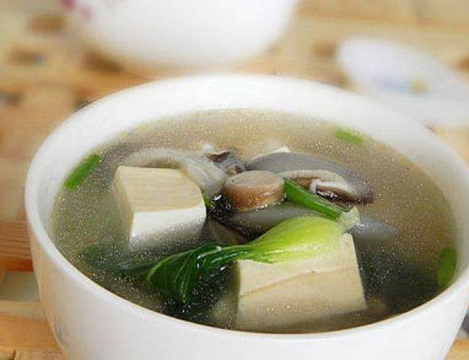  p>懒人汤味噌豆腐汤是一道以绢豆腐,味噌等为主要食材制作的汤. /p>