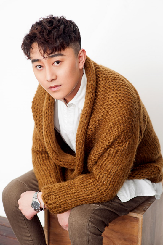 莫日根,蒙古族男歌手,演员,代表作品有歌曲