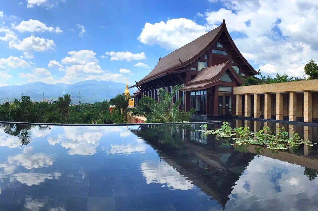 的水陆两栖综合性主题乐园,三家星级酒店组合而成的山地度假酒店群