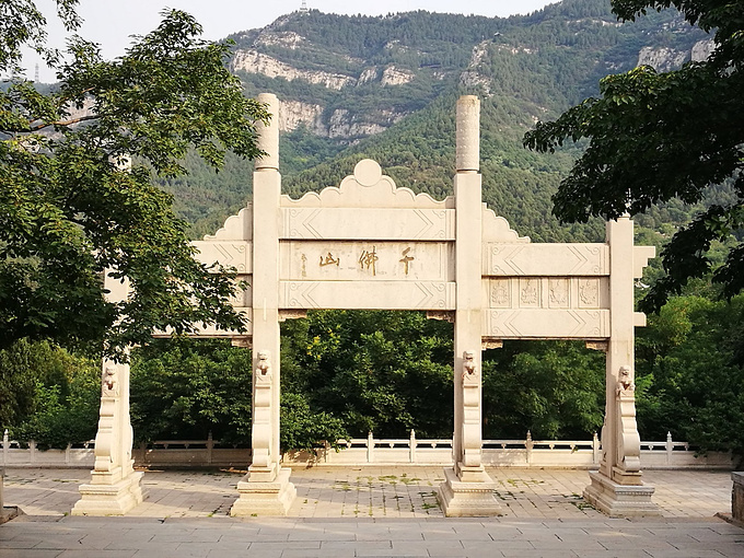  p data-id="gnzlgqo2cv">千佛山坐落在彰武县城东北部的大四家子乡阿