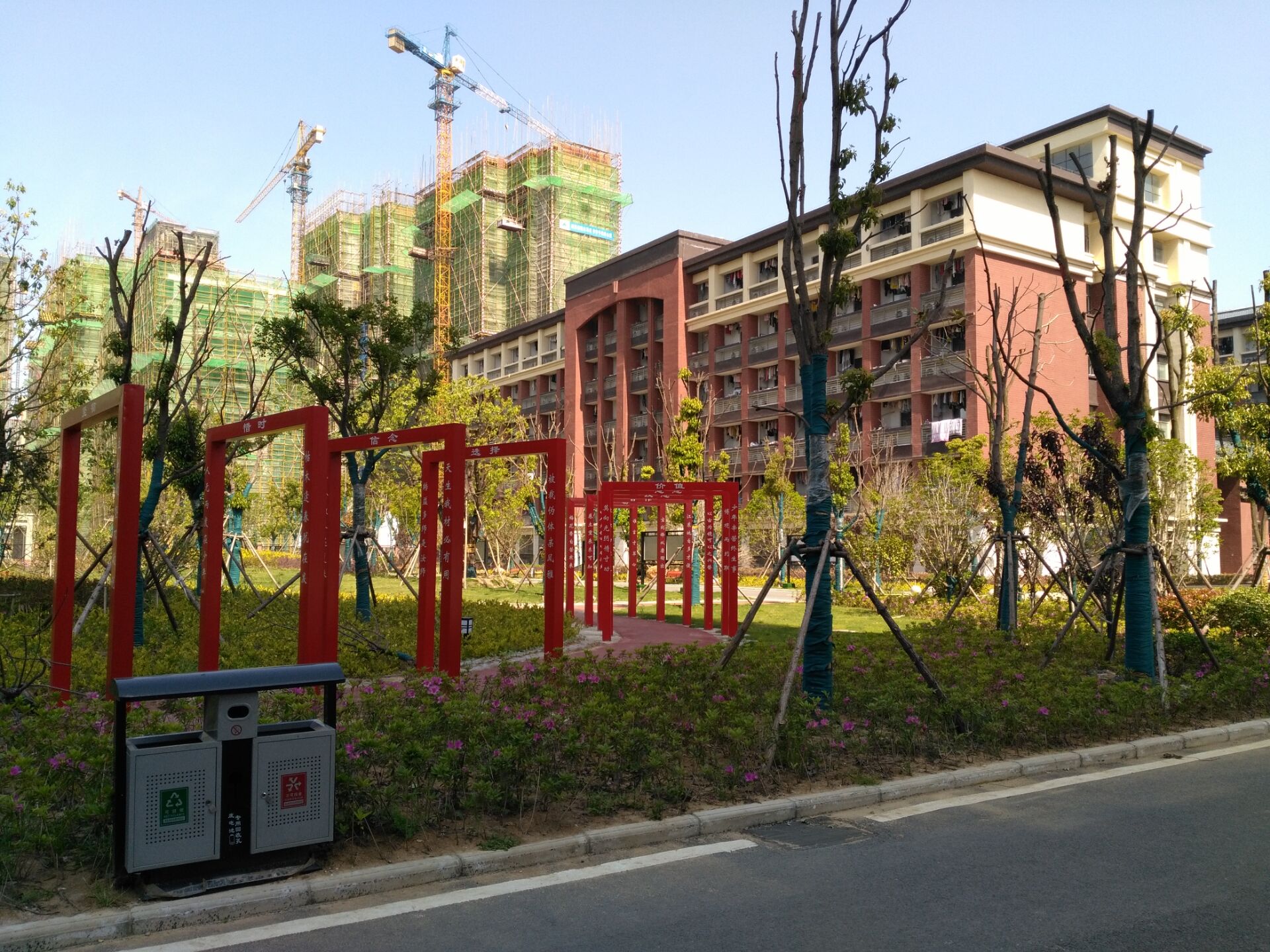  p data-id="gnbjacol7q">阜阳市第十中学岳家湖校区,位于阜阳市颍东