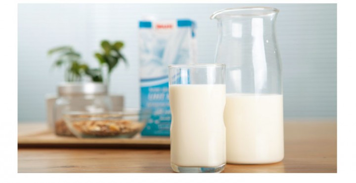  p>低脂牛奶(lowfat milk)是一种牛奶,所含的 a href="#" data-lemma