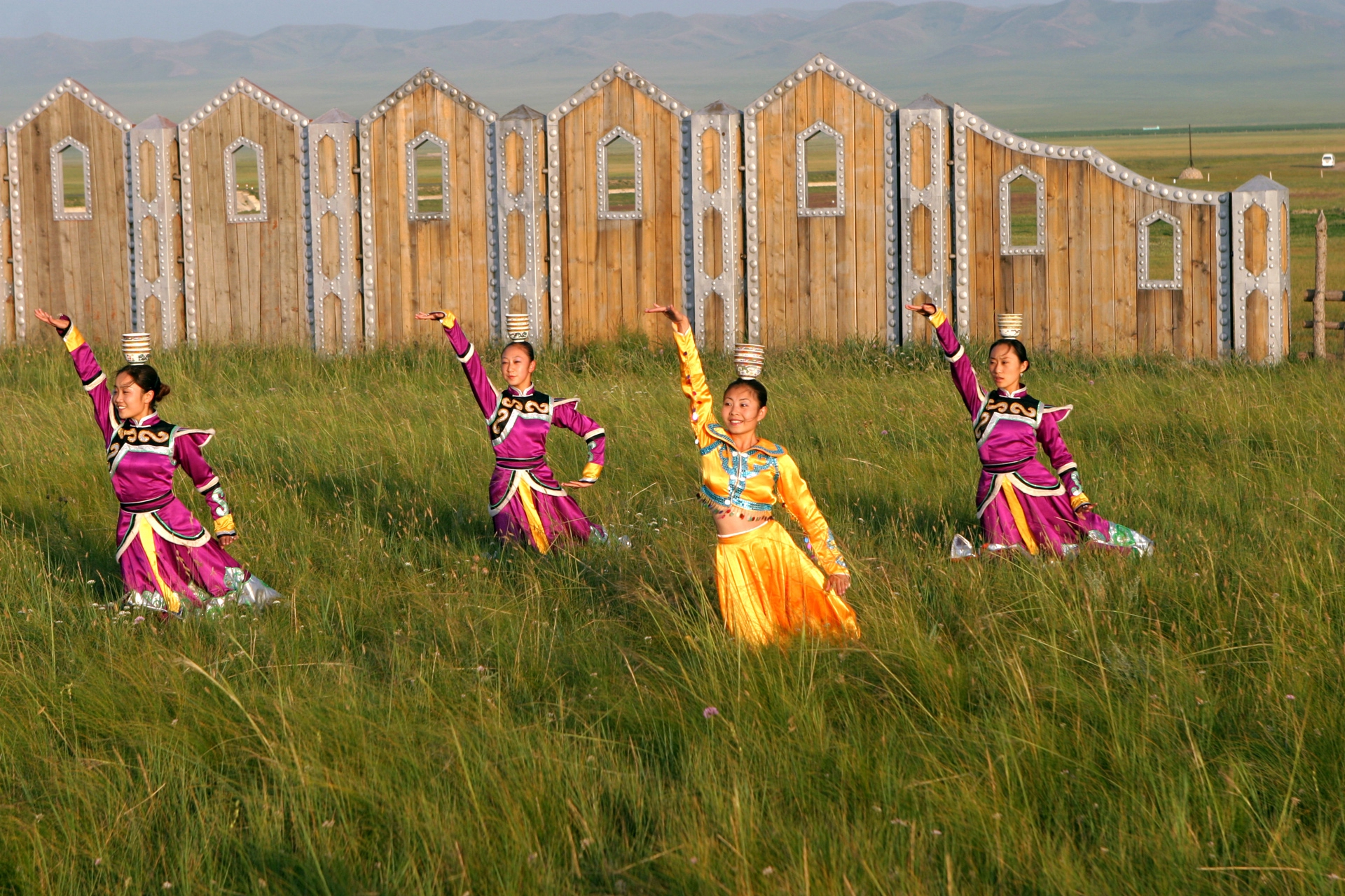 data-id="gnbje0nldh">顶碗舞是 a target="_blank" href="/item/蒙古