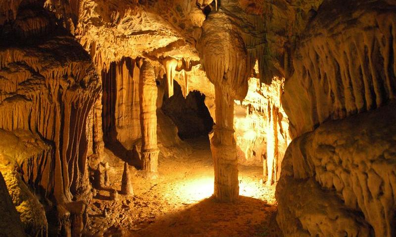  p data-id="gnx13lsuu2">渔洞溶洞位于凯里西面的渔洞乡,是一个天然