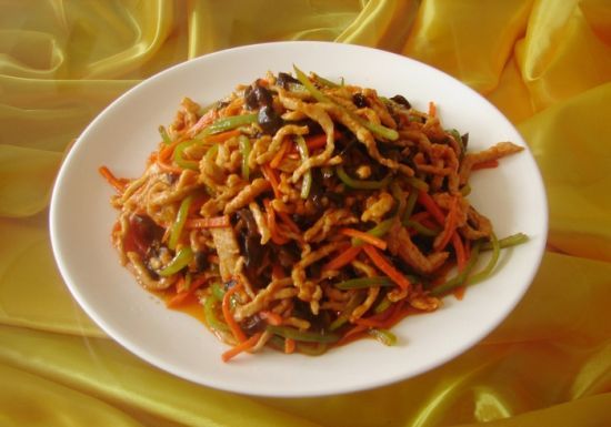  p>川菜家常牛肉丝家常牛肉丝是一道菜. /p> p>工艺:炒 口味:辣味 /p>