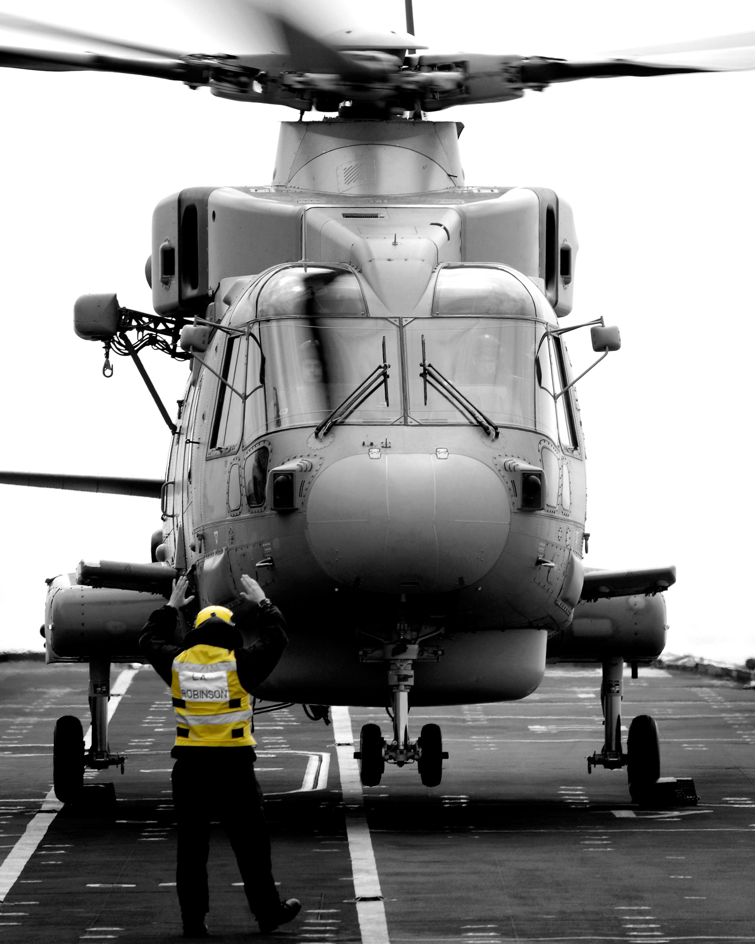  p>无敌级航空母舰(英文:invincible class aircraft carrier),是英国