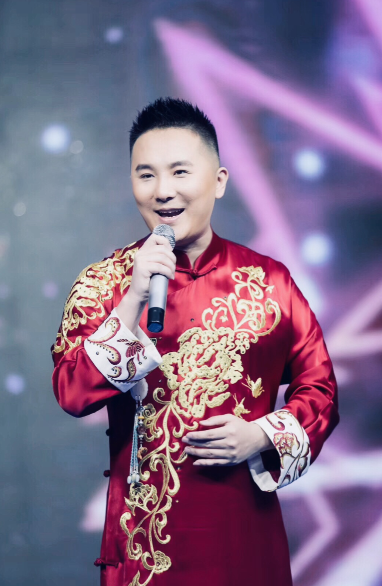 2011年星光大道冠军,多次出访欧美亚多国巡演.