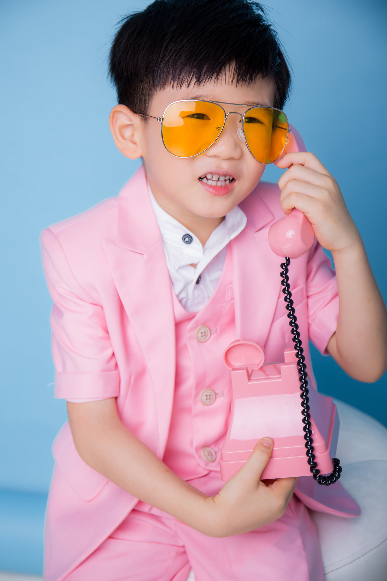 代表作品《 a target="_blank" href="/item/花公鸡/20468882" data