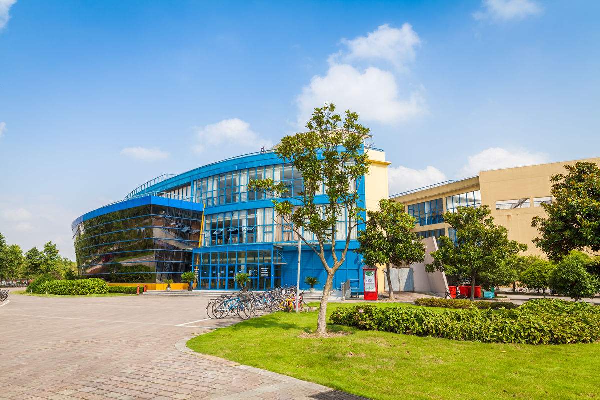 华东纺织工学院