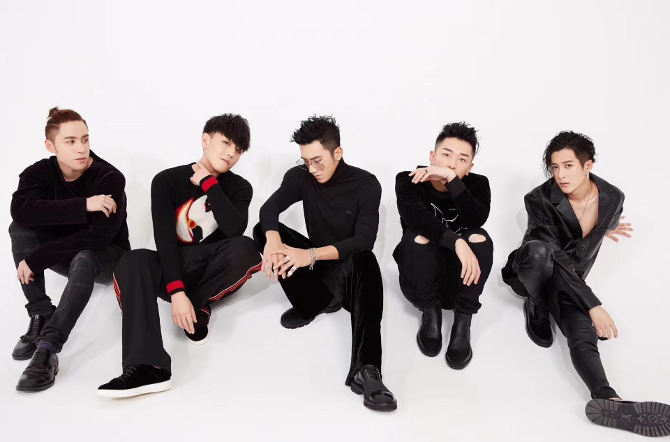 男团是中国内地唱跳组合,由 a href="#">王一浩 /a>, a href="#">