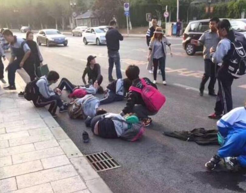 大连交通肇事案指2017年5月10日17时51分,大连15中门前,发生重大车祸