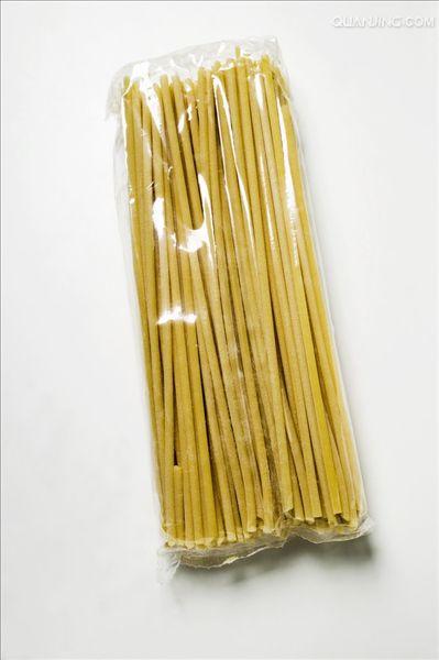  p>通心粉亦称通心面,在国外已是极普通的面制品之一,我国 a target="