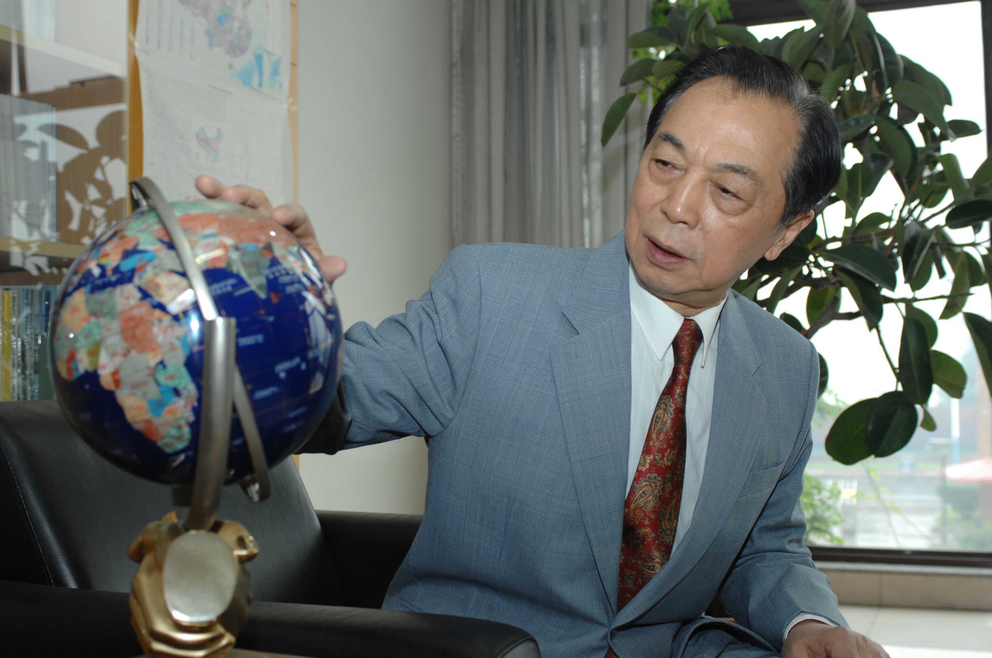  p data-id="gnx2lgx4ka">安芷生,1941年2月25日出生于湖南芷江,环境