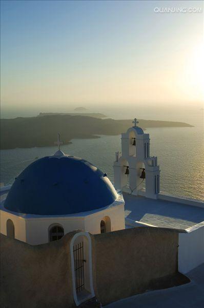  p>爱琴海是希腊半岛东部的一个蓝色系海洋,南抵克里特岛,属地中海的