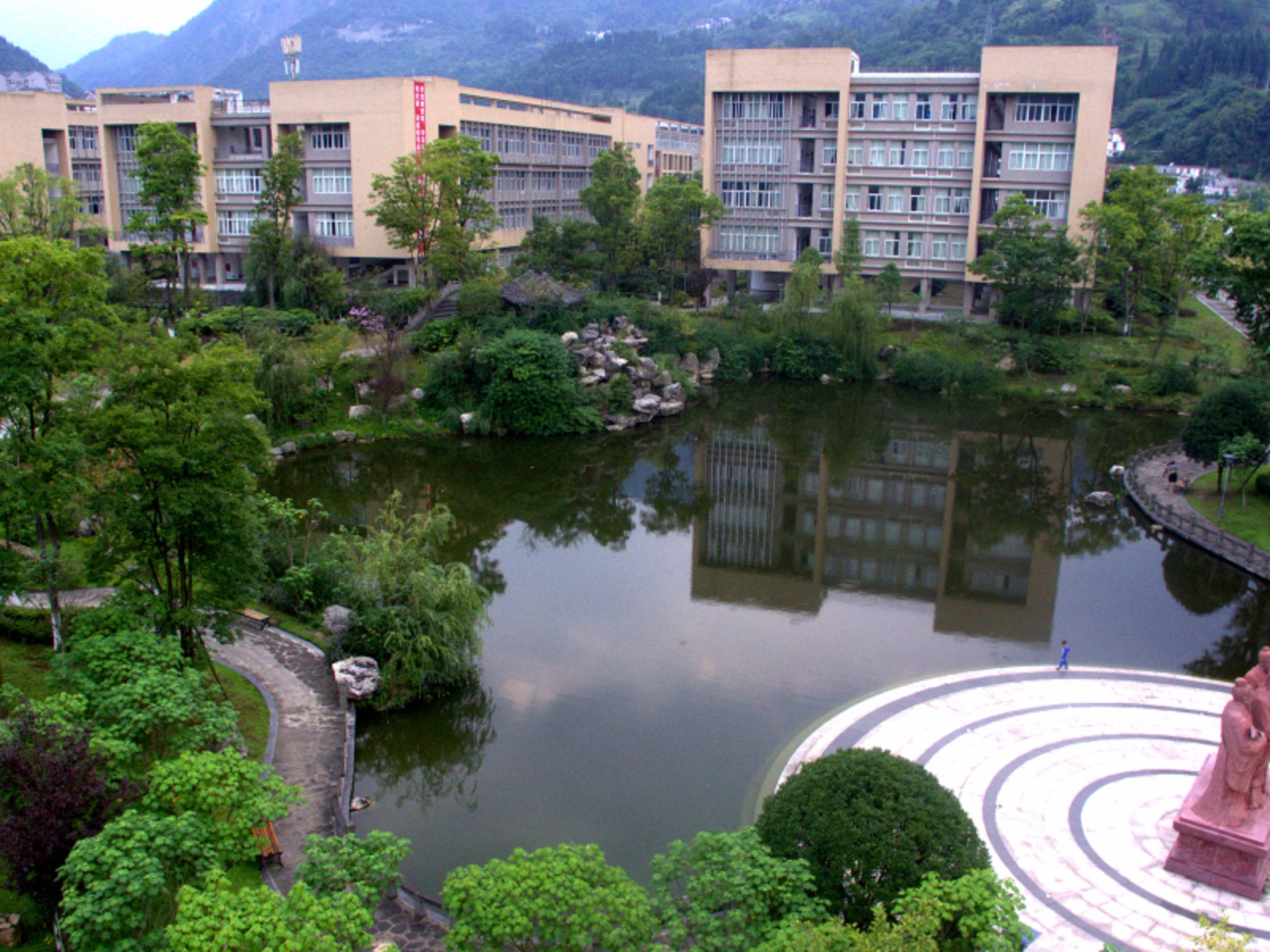 阿坝师范学院