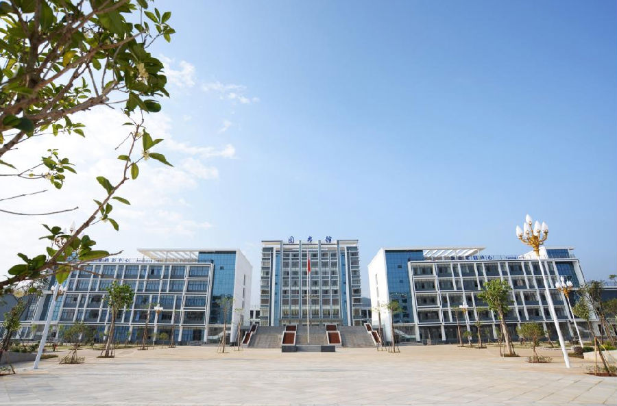  p>红河卫生职业学院(honghe health vocational college)坐落于 a