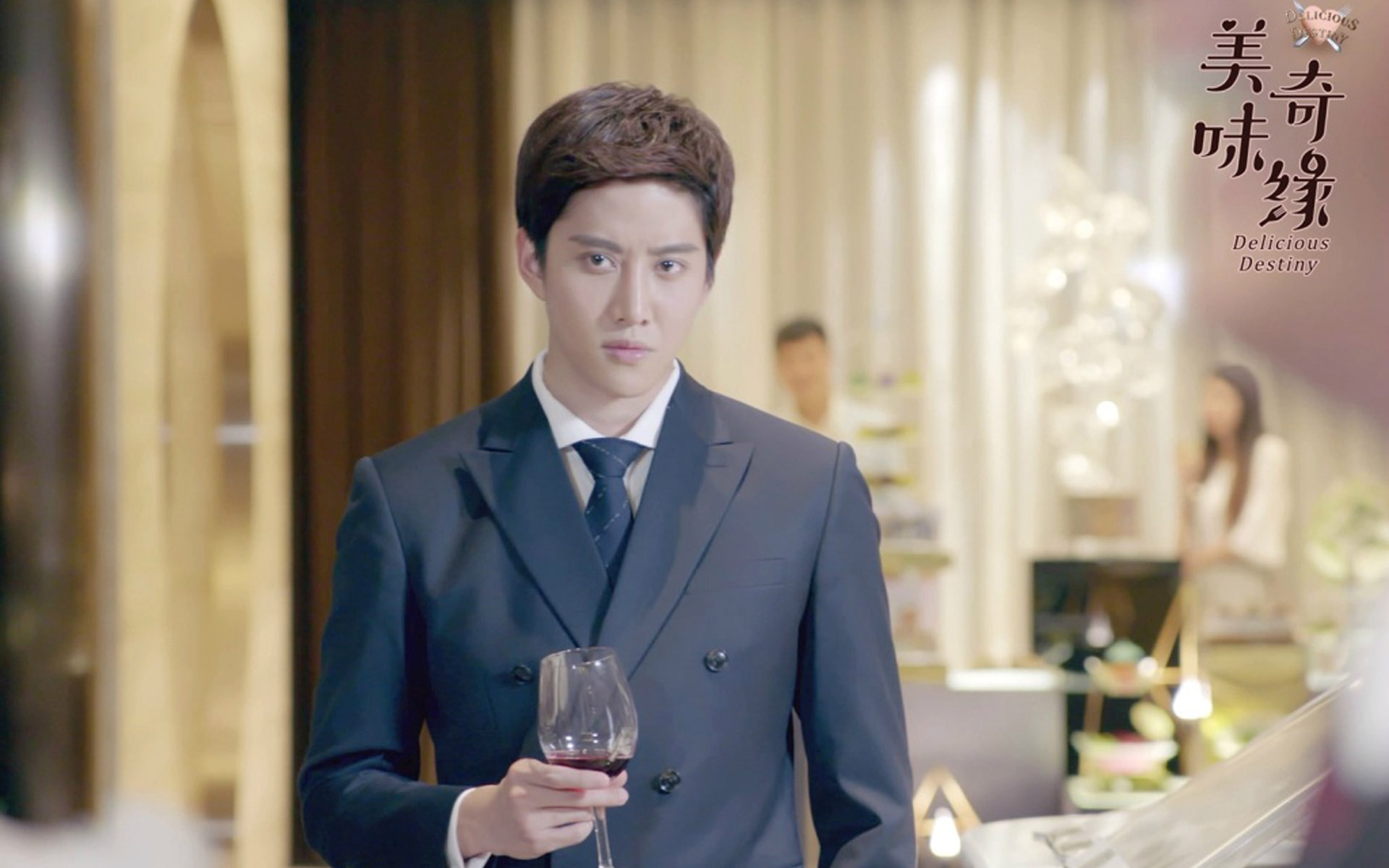  p>披拉·尼迪裴善官(mike),1989年12月19日出生于泰国,泰国流行乐男