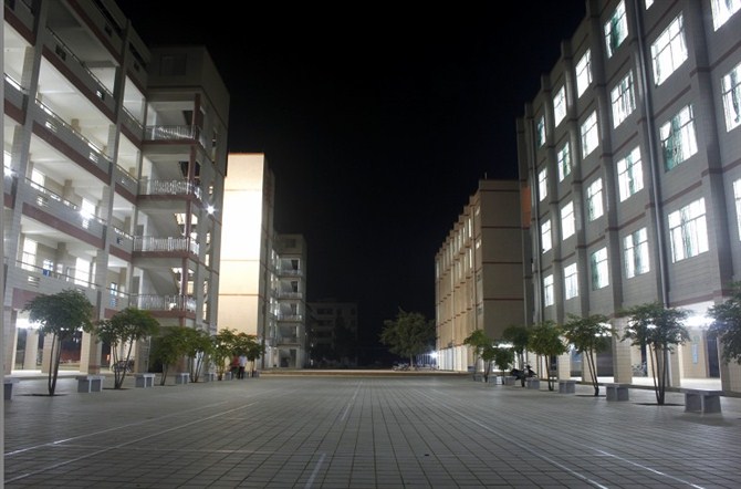 雷州市第八中学