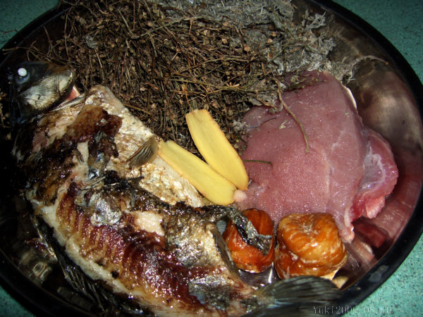  p>蛇舌草炖瘦猪肉是一道以白花蛇舌草,瘦猪肉为主要食材制作的家常菜