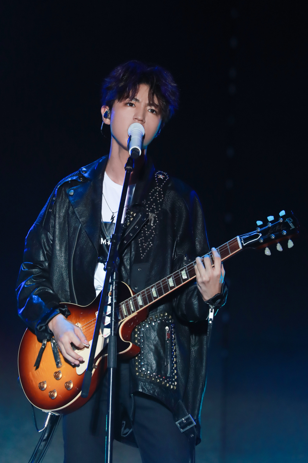  p>王俊凯,1999年9月21日出生于重庆市,中国内地流行乐男歌手,影视